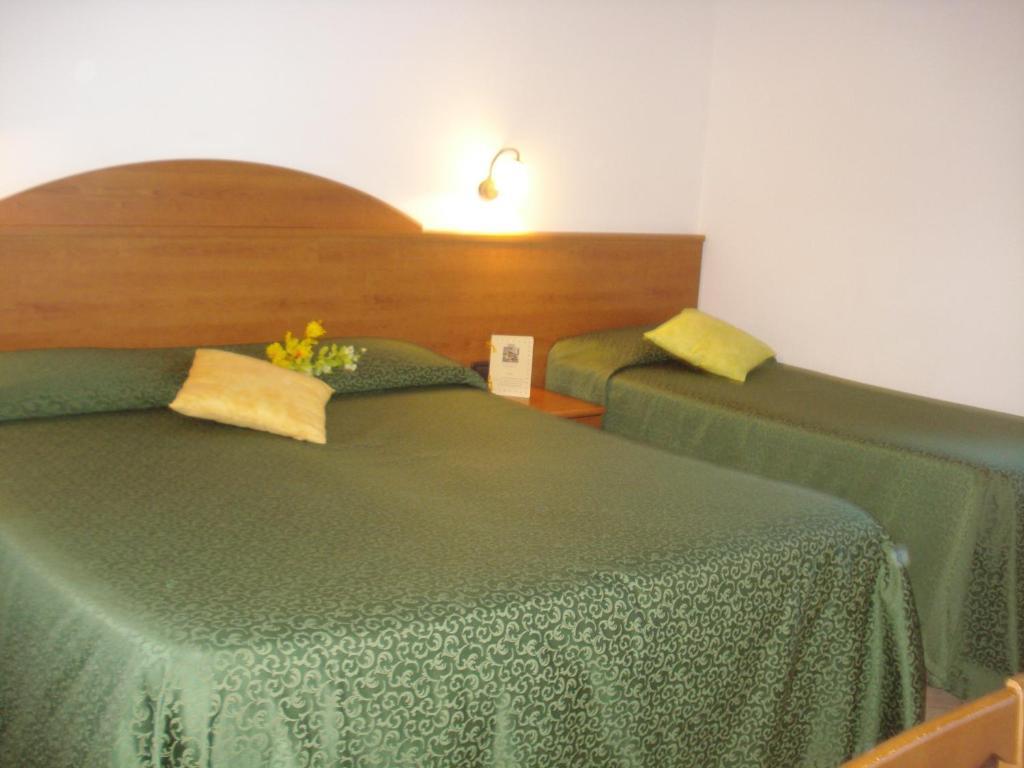 Carlo'S Hotel Кастането Кардучи Стая снимка