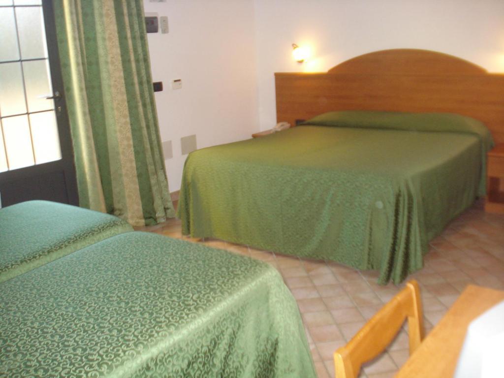 Carlo'S Hotel Кастането Кардучи Стая снимка