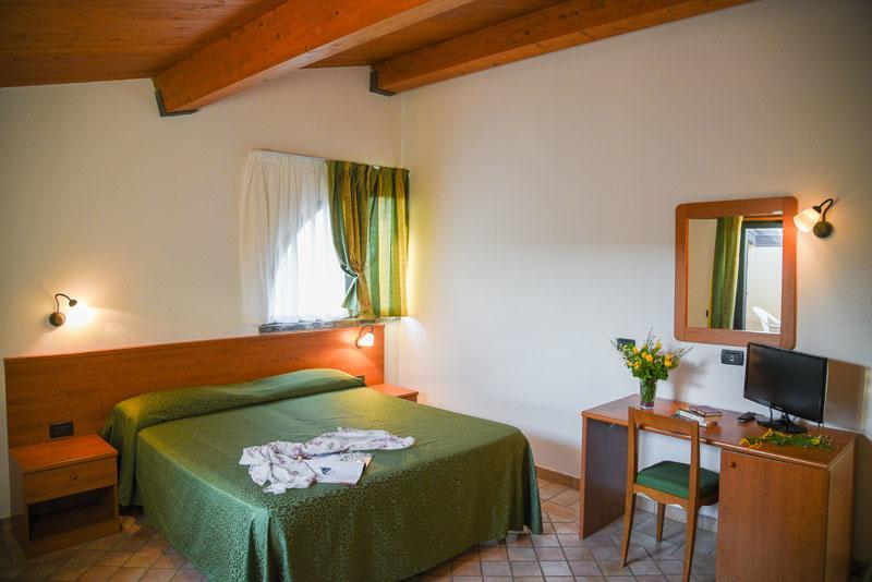 Carlo'S Hotel Кастането Кардучи Екстериор снимка